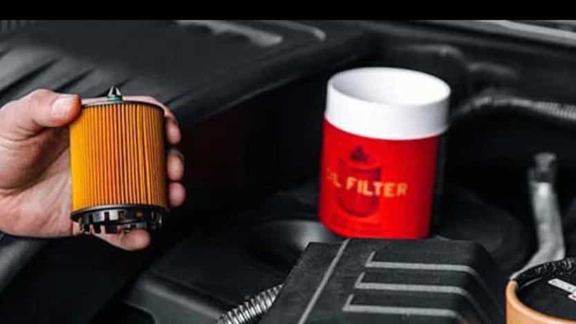 The need to replace the car oil filter on time